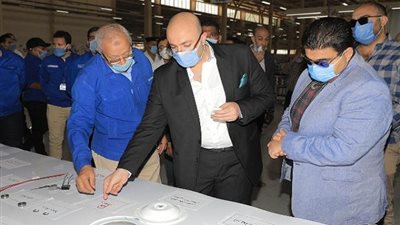 محافظ بني سويف يزور مجمع مصانع الأجهزة الكهربائية بكوم أبو راضي (صور)