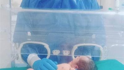 خروج ثاني أصغر طفلة متعافية من كورونا بعزل بلطيم (صور)