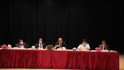 اختيار أماكن بديلة للأسواق العشوائية للقضاء على ظاهرة الباعة الجائلين في قنا