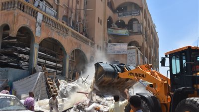  وزير الإسكان: حملة لإزالة المخالفات ورفع الإشغالات بالتجمع الخامس