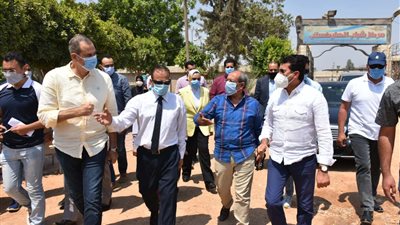 وزير الرياضة يتفقد مركزي شباب الهايكستب والسلام ثالث (صور)