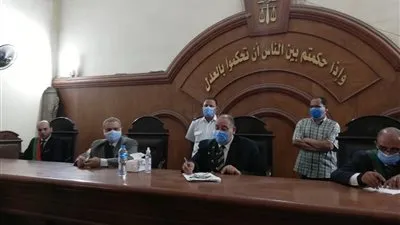 تأجيل محاكمة مدير مكتب محافظ البحيرة بتهمة الرشوة لجلسة 29 أغسطس (صور)