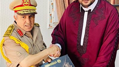 قيادي في الجيش الليبي يشيد بجهود فرع منظمة خريجي الأزهر 