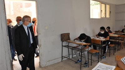 نائب وزير التعليم يتفقد لجان امتحانات الدبلومات الفنية بالجيزة