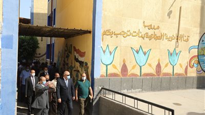  1800 لجنة فرعية تستقبل طلاب الثانوية الفنية بقنا وسط إجراءات مشددة (صور)