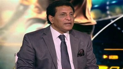 نجم الأهلي يسخر من تصريحات فاروق جعفر والزمالك
