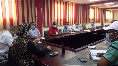 رئيس مدينة سفاجا تناقش إجراءات خطة منظومة إدارة المخلفات الصلبة 