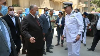 مكون من 70 وحدة سكنية.. كردون أمني على عقار الزمالك المائل