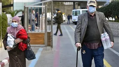 الجزئر تغلق مداخل العاصمة لمواجهة فيروس كورونا