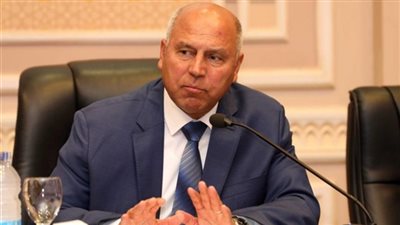 شاهد.. كامل الوزير يقدم مقترحا لـ قاطني عمارة الشربتلي المائلة