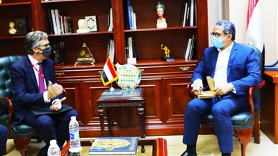 بريطانيا: لا قيود على رحلات الطيران والسفر إلى مصر