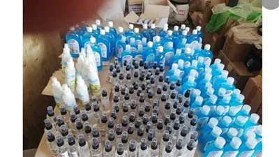 ضبط مصنع مخالف لإنتاج المنظفات الصناعية والمطهرات بالقاهرة