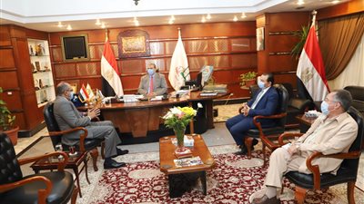 وزير القوى العاملة يبحث مع مستشار مدير عام  