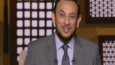 الشيخ رمضان عبد المعز يبكى على الهواء (فيديو)