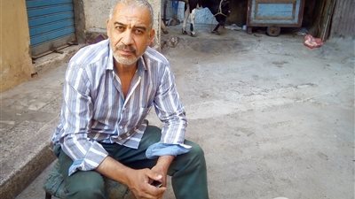 في زمن كورونا.. تاجر قصب يعمل جزار