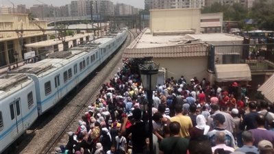 مترو الأنفاق: عطل الخط الأول بسبب إلقاء جسم مجهول على الشبكة