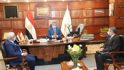 وزير القوى العاملة يبحث وضع استراتيجية قومية لرعاية العمالة غير المنتظمة