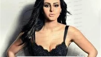 بإطلالة سوداء.. شيما الحاج توجه رسالة للمرأة