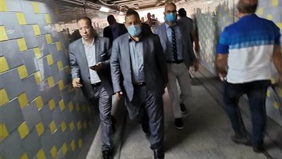 رئيس السكة الحديد يتابع سير العمل بمحطة مصر استعدادا للعيد (صور)