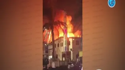 اندلاع حريق هائل في منطقة ورش السفن بالإسكندرية (فيديو)