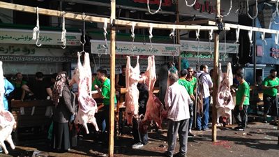 شاهد.. توجه السكندرييون إلى ذبح أضاحيهم عقب الشروق