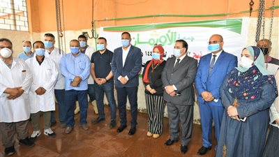 توزيع لحوم الأضاحي على الأسر الأولى بالرعاية.. والذبح مجانا طوال العيد بالدقهلية 