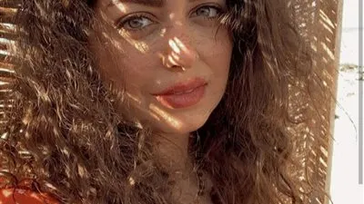 بإطلالة هادئة.. هبة مجدي تستمتع بالأجواء الصيفية