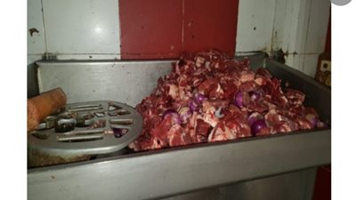 ضبط لحوم فاسدة بأحد المحال التجارية بالدقهلية