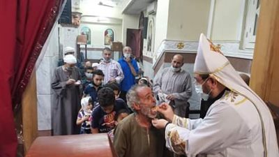 كنيسة الملاك ميخائيل بنجع حمادي تقيم القداسات بإجراءات وقائية (صور)