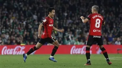 ريال مدريد يتمسك بـ