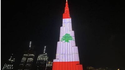 بعد انفجار بيروت.. برج خليفة يضىء أنواره بعلم لبنان