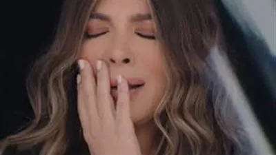 تضامنًا مع شعب لبنان.. أصالة تستبدل صورتها بعلم لبنان