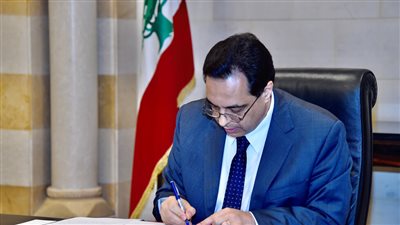 رئيس الوزراء اللبناني يتلقى اتصالا من وزير الخارجية الأمريكي