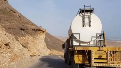 الانسانية والعطاء.. الإمارات تدشن مشروع محطة وقود في ساحل اليمن الجنوبي