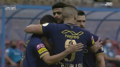 شاهد - سلطان الغنام يسجل هدفًا صاروخيًا في شباك الهلال