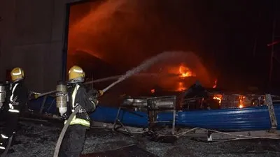 حريق هائل بسوق الأعلاف بالسعودية (فيديو)