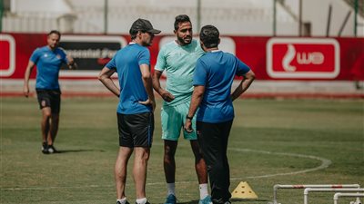 فحص طبي لنجم الأهلي لتحديد موقفه من المشاركة أمام إنبي