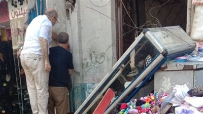 لحظة نجاة مواطني دمنهور من سقوط عمود.. واستغاثات بمحاسبة المقصرين (فيديو)