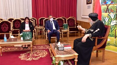 البابا تواضروس يستقبل منصور عامر