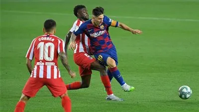 هل يرحل ميسي عن برشلونة بعد خطوة والده؟