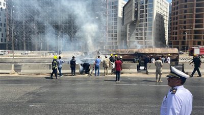 إعادة فتح الطريق الدائري.. والمرور ترفع حطام حادث سيارة المواد البترولية