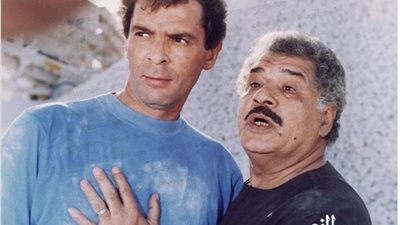 محمود حميدة يفتح صندوق الذكريات بصورة مع الراحل جمال إسماعيل