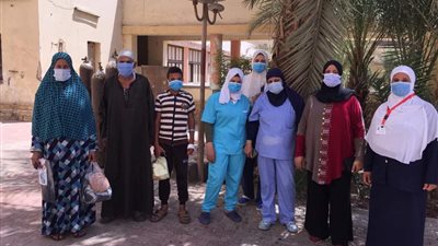 تعافي 5 حالات من كورونا بمستشفى الحميات بالفيوم (صور)