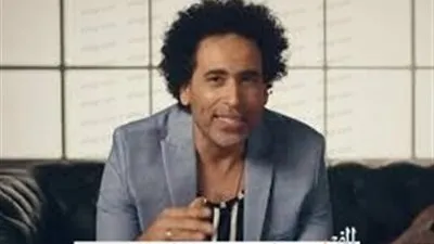 مصطفى شوقي يحتفل بوصول النسخة الجديدة من 