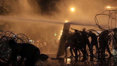 متظاهرو بيروت يقتحمون مقر وزارة البيئة (فيديو)