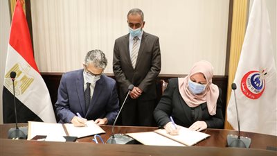 الصحة توقع مذكرة تفاهم للتوعية من انتشار مرض الإيدز (صور)