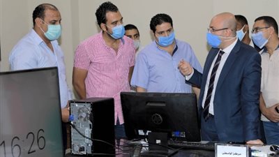 محافظ بني سويف يتفقد غرف عمليات انتخابات مجلس الشيوخ (صور)