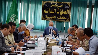 محافظ القليوبية يتابع غرفة عمليات انتخابات مجلس الشيوخ (صور)