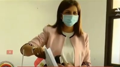 بالعلم.. وزيرة الهجرة تدلي بصوتها في انتخابات مجلس الشيوخ