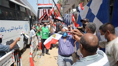 المواطنون يدلون بأصواتهم في انتخابات 